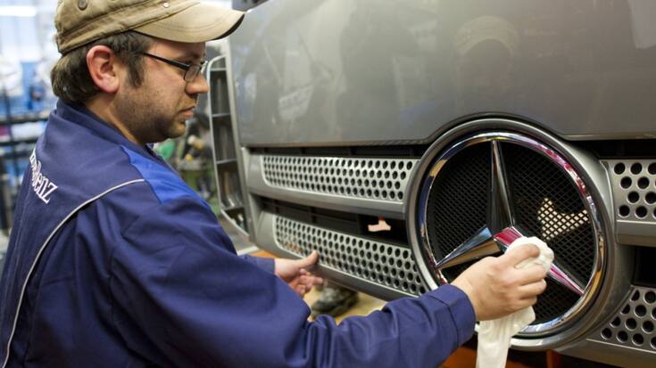 Le chiffre d'affaires de Mercedes a baissé de près de 10%, à 33,15 milliards d'euros, plombé par une diminution des livraisons des voitures de 9% dans le monde. (archive)