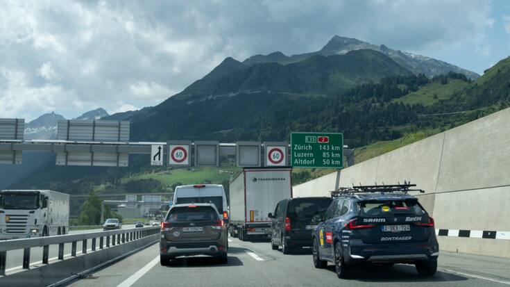 Un embouteillage devant le portail sud du Gothard en juillet 2023 (archives).
