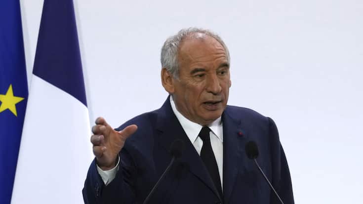 François Bayrou a demandé aux oppositions, et singulièrement au Parti socialiste, de "réfléchir" à leur décision sur le vote de confiance du 8 septembre.