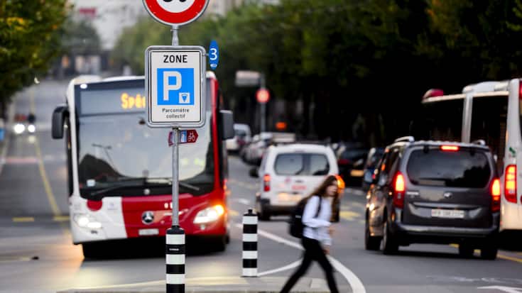 Pour lutter contre le bruit routier, la Ville de Fribourg a instauré le 30 km/h sur une grande partie de son réseau routier (archives).