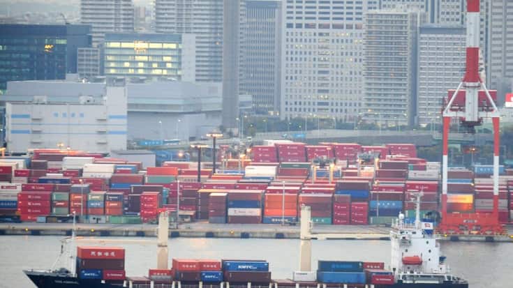 Au total, tous pays confondus, les exportations du Japon ont reculé de 0,1 % en août sur un an, leur quatrième mois de recul consécutif, mais un repli bien moins prononcé que la baisse de 2,0% prévue par les analystes. Les importations de l'archipel ont elle diminué de 5,2% sur un an.