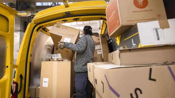 Le retour des paquets commandés en ligne correspond à l'empreinte écologique annuelle de 5000 personnes en Suisse (archives).