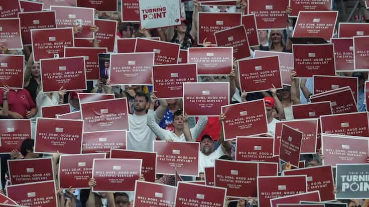 Le stade de Gépendale, d'une capacité de 60'000 places, était rempli pour l'hommage à Charlie Kirk