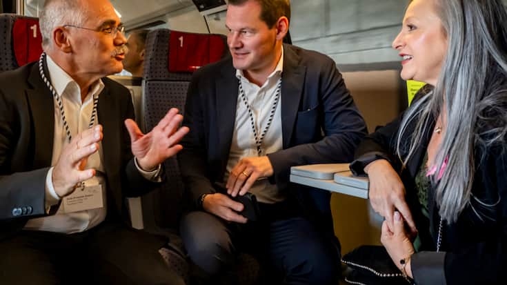 Les membres de la Conférence des transports de Suisse occidentale (de gauche à droite: Jean-François Steiert (FR), Pierre Maudet (GE) et Nurria Gorrite (VD)) ont pris le train depuis Genève pour se rendre à Berne jeudi.