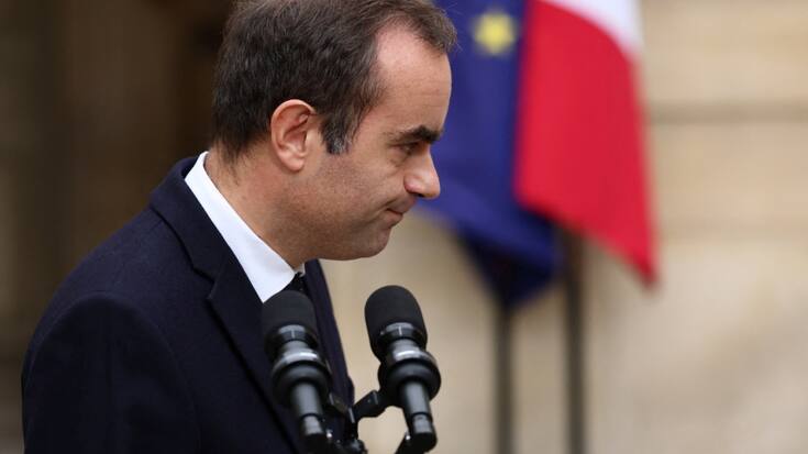 La démission de M. Lecornu, survenue au lendemain de l'annonce de la composition de son gouvernement, a fait grimper le coût de l'emprunt français à dix ans, qui est monté à plus de 3,61%, son plus haut niveau depuis début mars, avant de redescendre à 3,59% vers 10H55 GMT.