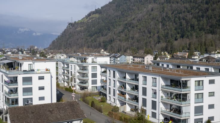 Les prix proposés pour la propriété par étages ont augmenté sur un mois en moyenne de 0,5% en septembre, tandis que le niveau des prix des maisons individuelles est resté inchangé (0,0%), selon l'indice d'achat ImmoScout24, établi avec le cabinet de conseil immobilier CIFI et publié mardi.