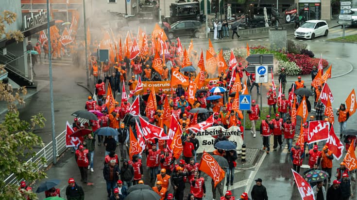 Les maçons tessinois sont descendus dans les rues de Bellinzone lundi.