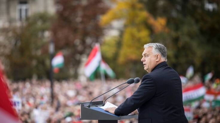 Le Premier ministre hongrois Viktor Orban a indiqué vendredi que son pays allait chercher des moyens de "contourner" les sanctions américaines contre deux géants des hydrocarbures russes (archives).