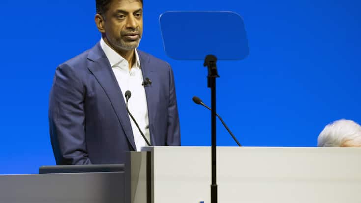 Novartis, ici son patron Vasant Narasimhan, campe sur ses ambitions pour l'ensemble de l'exercice. La croissance des recettes doit atteindre 10%, quand celle de l'Ebit ajusté doit dépasser de peu cette marque. (archives)