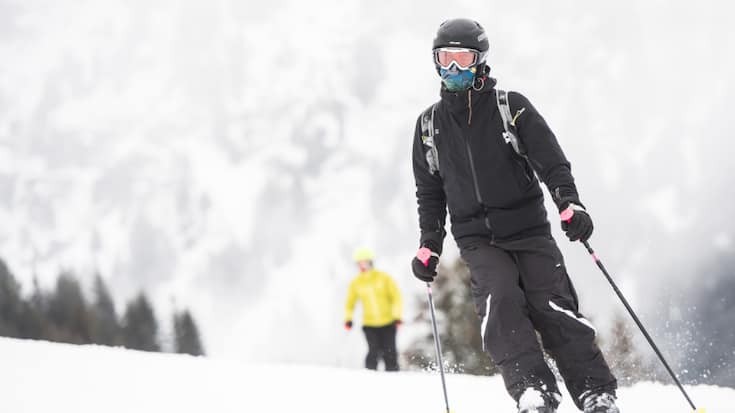 Le casque de ski devient obligatoire en Italie (image d'archives).