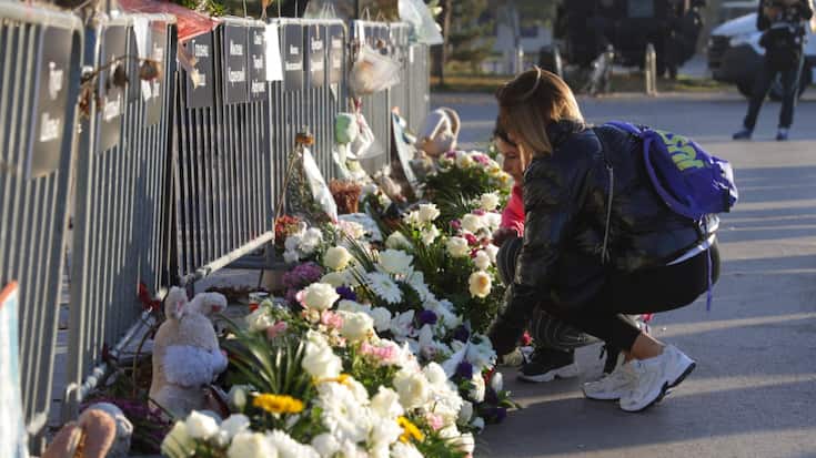 Hommage aux victimes en Serbie un an après l'effondrement mortel en gare de Novi Sad.