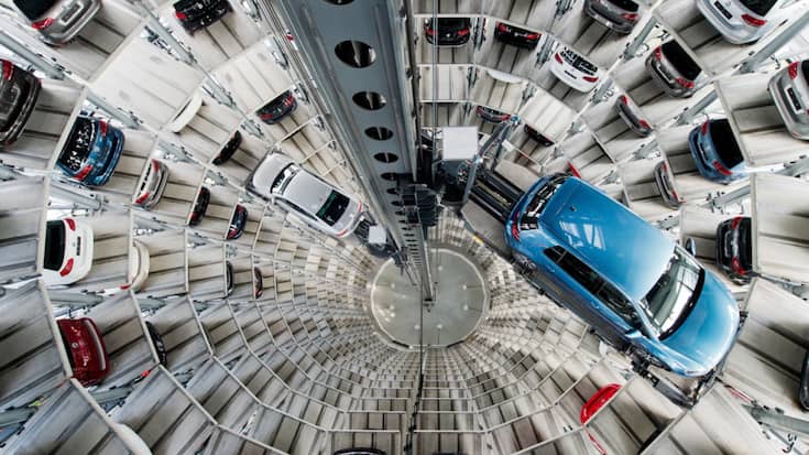 Le patron de Mercedes, Ola Källenius, évoque "une transformation comme on en voit tous les 100 ans, dans un environnement balayé par un ouragan force 5". Tandis que Marylise Léon, à la tête de la CFDT, a qualifié le moment d'"historique" et de "charnière", devant la presse cette semaine également.