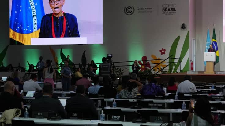 Les participants à la COP30 se sont mis de nuit à Belem.