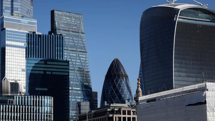 Une inflation élevée freine la consommation et l'investissement. Elle a aussi contraint la Banque d'Angleterre (BoE), au début du mois, à maintenir ses taux d'intérêt à 4%, ce qui pèse sur le coût de la dette du Royaume-Uni.