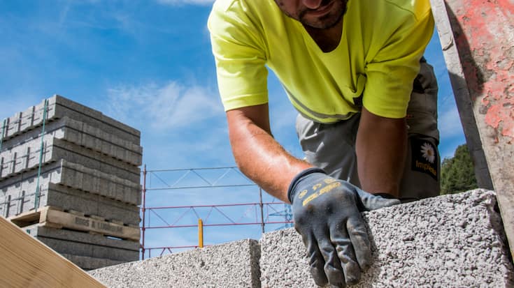 Stimulé par une demande élevée et les récentes baisses des taux d'intérêt, le secteur de la construction de logements continue de progresser avec des revenus de 6 milliards de francs (+7%) depuis janvier 2025. (archive)