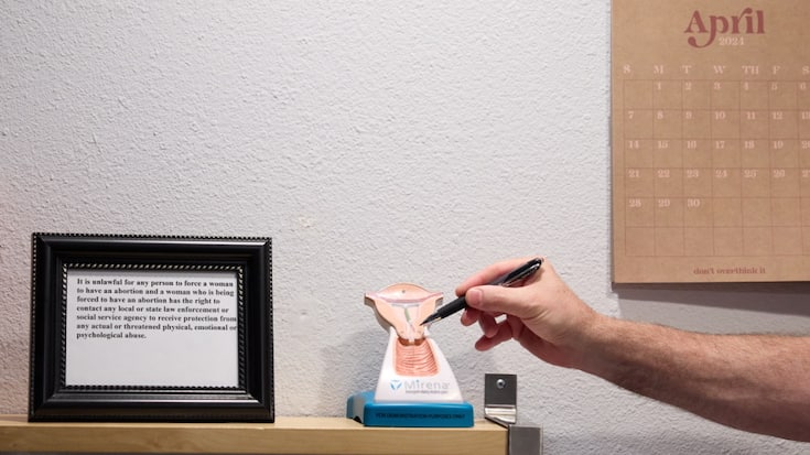 Les femmes portant un stérilet présentent un risque plus ou moins élevé de grossesse extra-utérine selon le degré d'hormones contenues dans le dispositif, selon une étude française (image symbolique).