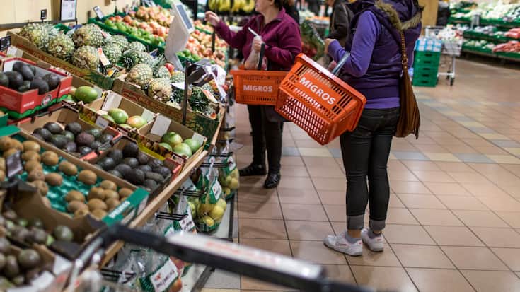 Les consommatrices et consommateurs ne devraient plus indiquer l'emballage utilisé lorsqu'ils pèsent leurs fruits et légumes (archives).