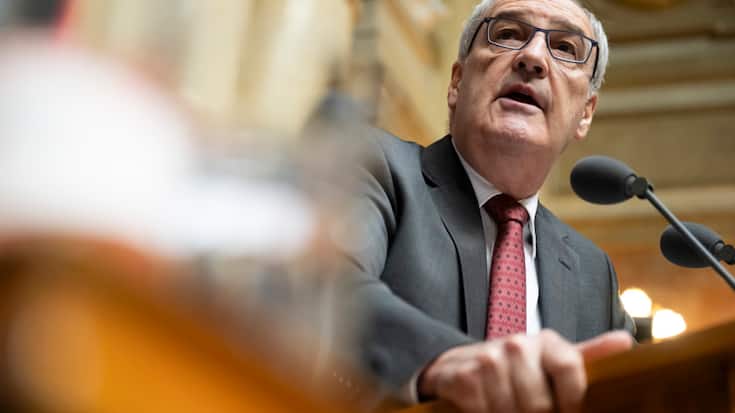 Le ministre de l'économie Guy Parmelin ne veut pas brider les investissements étrangers privés en Suisse. Le National l'a suivi (archives).