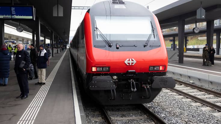 Contrairement au SwissPass, carte personnelle avec laquelle les billets sont généralement payés sur facture mensuelle, la nouvelle carte prépayée est rechargeable et non personnelle, donc anonyme.