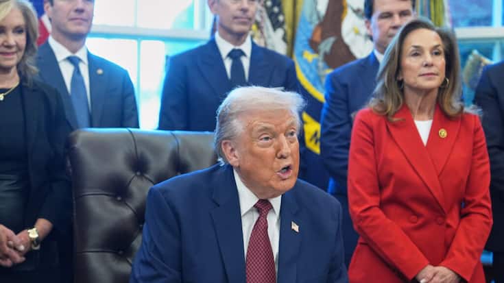 Donald Trump a critiqué les standards "ridiculement contraignants et horribles" imposés par son prédécesseur Joe Biden.