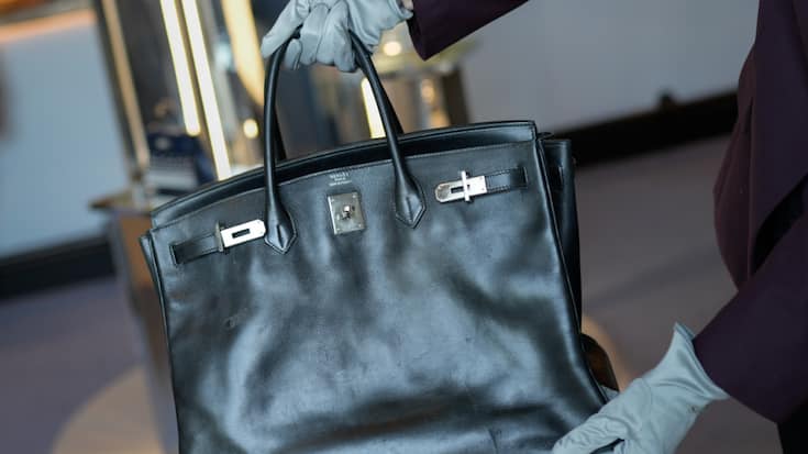 Le sac Hermès de Jane Birkin vendu vendredi devient le deuxième sac le plus cher jamais adjugé aux enchères.