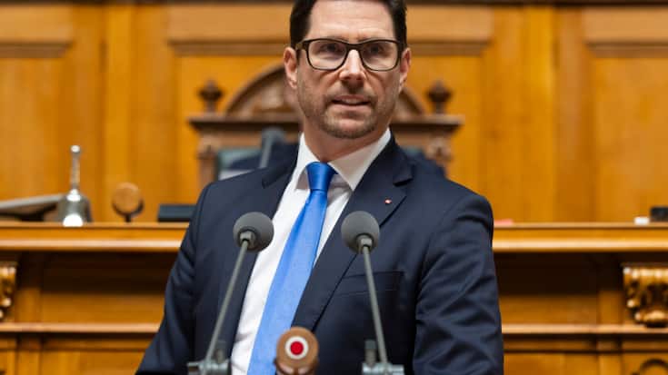 Lars Guggisberg (UDC/BE) souhaite que les personnes qui travaillent après l'âge de la retraite voient leur revenu exonéré de l'impôt fédéral.