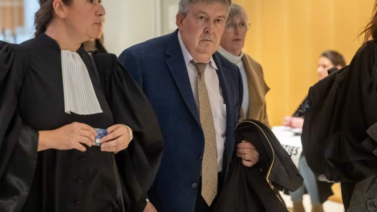 Bruno Pescheux, ancien directeur de la région Moyen-Orient du groupe Lafarge, arrive au tribunal de Paris au jour de l'ouverture du procès.