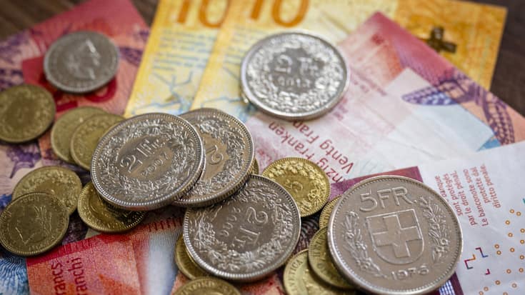 Selon les experts, la monnaie helvétique devrait poursuivre en 2026 sa tendance haussière qui dure depuis des années. (archive)