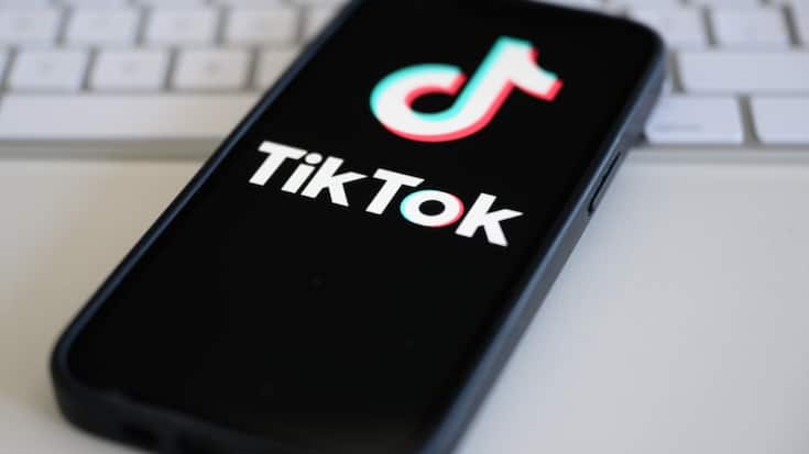 TikTok permet à de nombreux internautes de gagner de l'argent par le biais de fausses vidéos d'information. De son côté, la plateforme assure lutter contre la désinformation (photo prétexte).