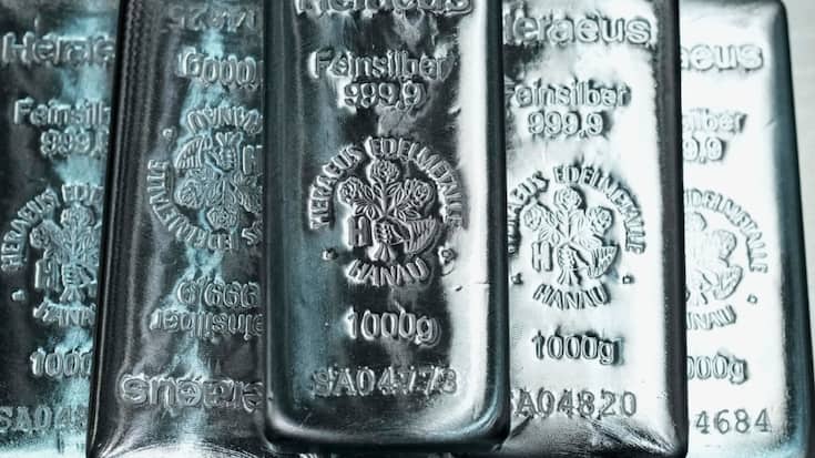 Le cours de l'argent est aussi porté structurellement par la demande industrielle croissante d'argent pour le photovoltaïque, les véhicules électriques et les centres de données pour l'intelligence artificielle. (archive)