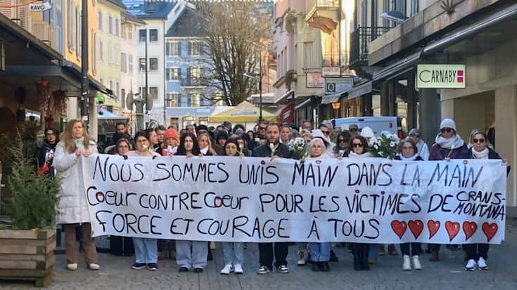 L'initiative de Sarah Andereggen (tout à gauche) a réuni près de 140 personnes au coeur de Monthey.