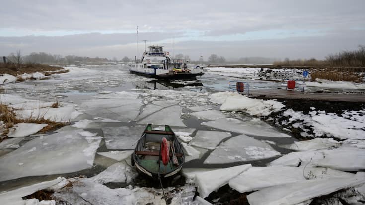 Des blocs de glace géants donnent un aspect quasi arctique à l'Elbe, à 50 kilomètres en amont de Hambourg.