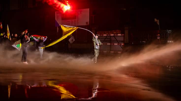 La police a utilisé des canons à eau, des gaz lacrymogènes et des balles en caoutchouc pour disperser les manifestants à Zurich.