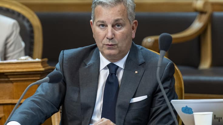 Plusieurs parlementaires des cantons du Tessin et d'Uri, dont le conseiller aux Etats Marco Chiesa (UDC/TI), demandent une taxe de transit pour le trafic routier qui traverse la Suisse sans s'y arrêter (archives).