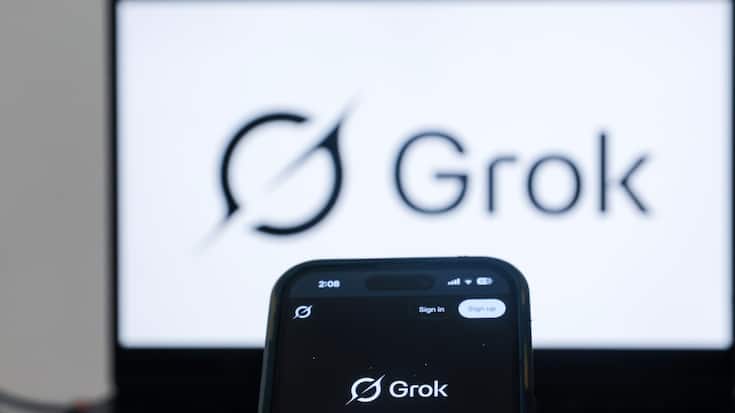 En cause: une fonctionnalité permettant aux utilisateurs de demander à Grok de créer de fausses images dénudées à partir de photos réelles de mineurs ou de femmes.