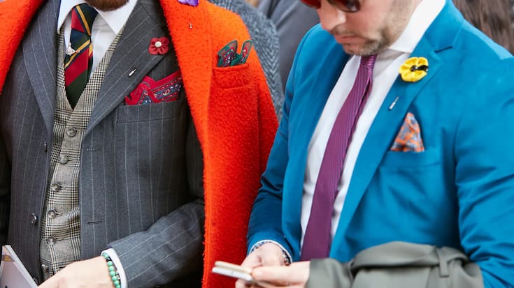 Des cravates multicolores à la Fashion Week de Milan.