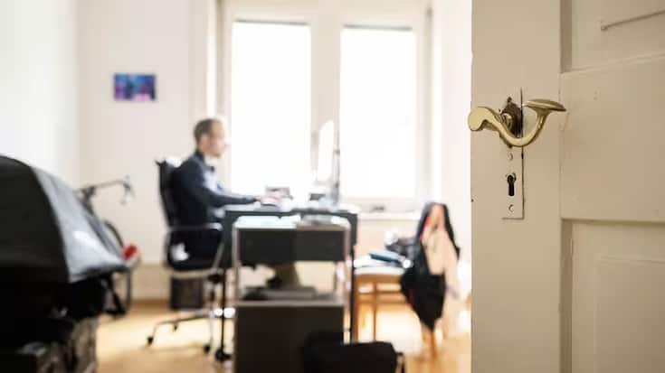 Le nombre d'offres d'emploi proposant la possibilité de travailler à domicile a presque quadruplé par rapport à la période précédant la pandémie.