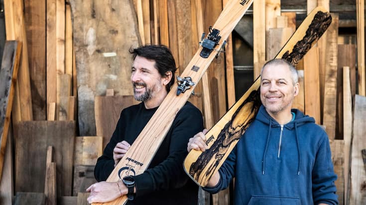 Jean-Michel Perren (à dr.) et Thibaut Preisig produisent quelques dizaines de paires par an.