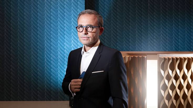 Charles-Henry Monchau (ici dans le centre de coworking Signature Quartier des Banques, à Genève) compte plus de 130 000 followers sur LinkedIn.