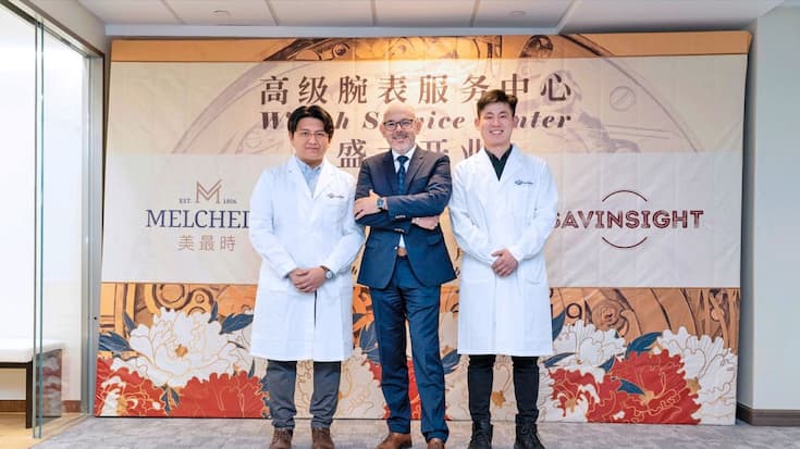 SAVinsight (Roland Hirschi, son CEO, au centre) et Melchers vont former des employés locaux dans leur nouveau centre horloger à Shanghai.