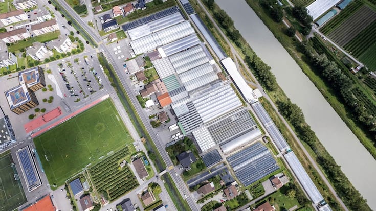 La fermeture de l’entreprise familiale Granges et Guenot est un coup dur pour Fully, qui perd ainsi  son plus grand employeur. Tout se serait précipité à la suite du rachat par Coop des magasins Jumbo. 