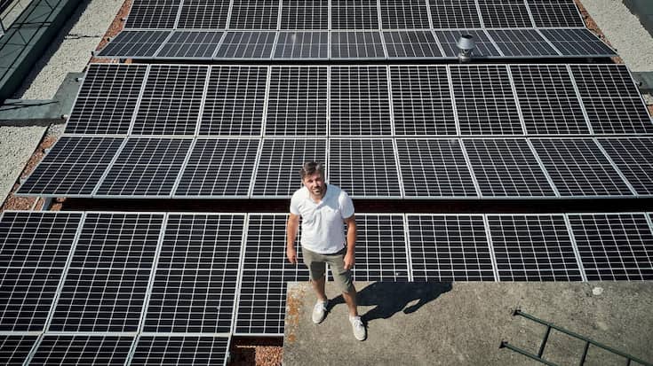 Marc Muller, fondateur d’Impact Living, sur les toits d’un des projets de rénovation chapeautée par sa société