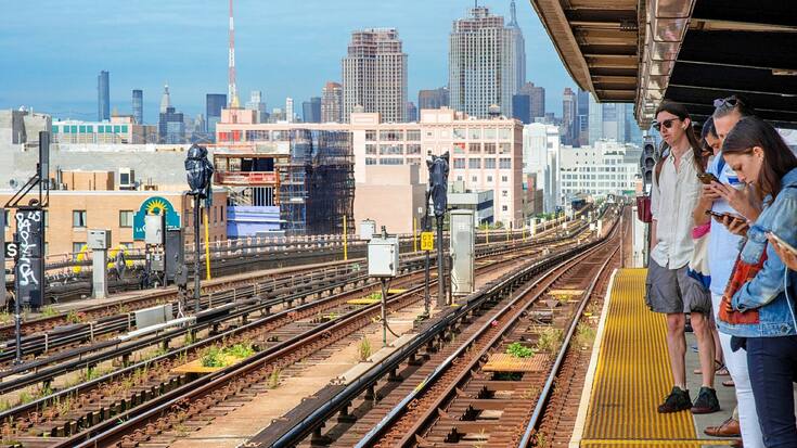 The tracks of the 7 train in Corona, Queens, New York. This elevated subway line runs from Manhattan to Flushing. New York New York USA Copyright: xSergixReboredox/xVWPicsx SRE-EQ0622