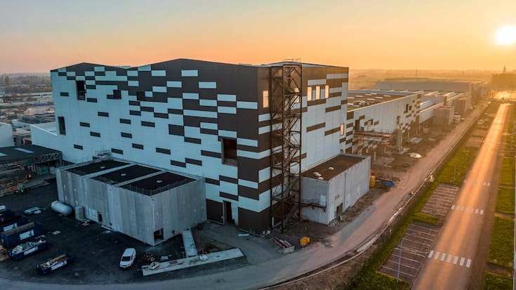 ACC, une co-entreprise française fondée par Stellantis, Mercedes, Saft et TotalEnergies, a inauguré sa première gigafactory de batteries fin 2023.