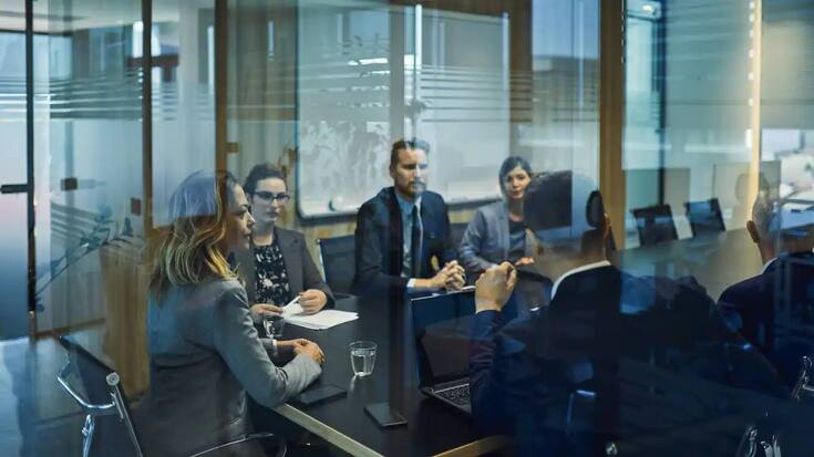 Pourquoi la confiance dans les femmes dirigeantes diminue