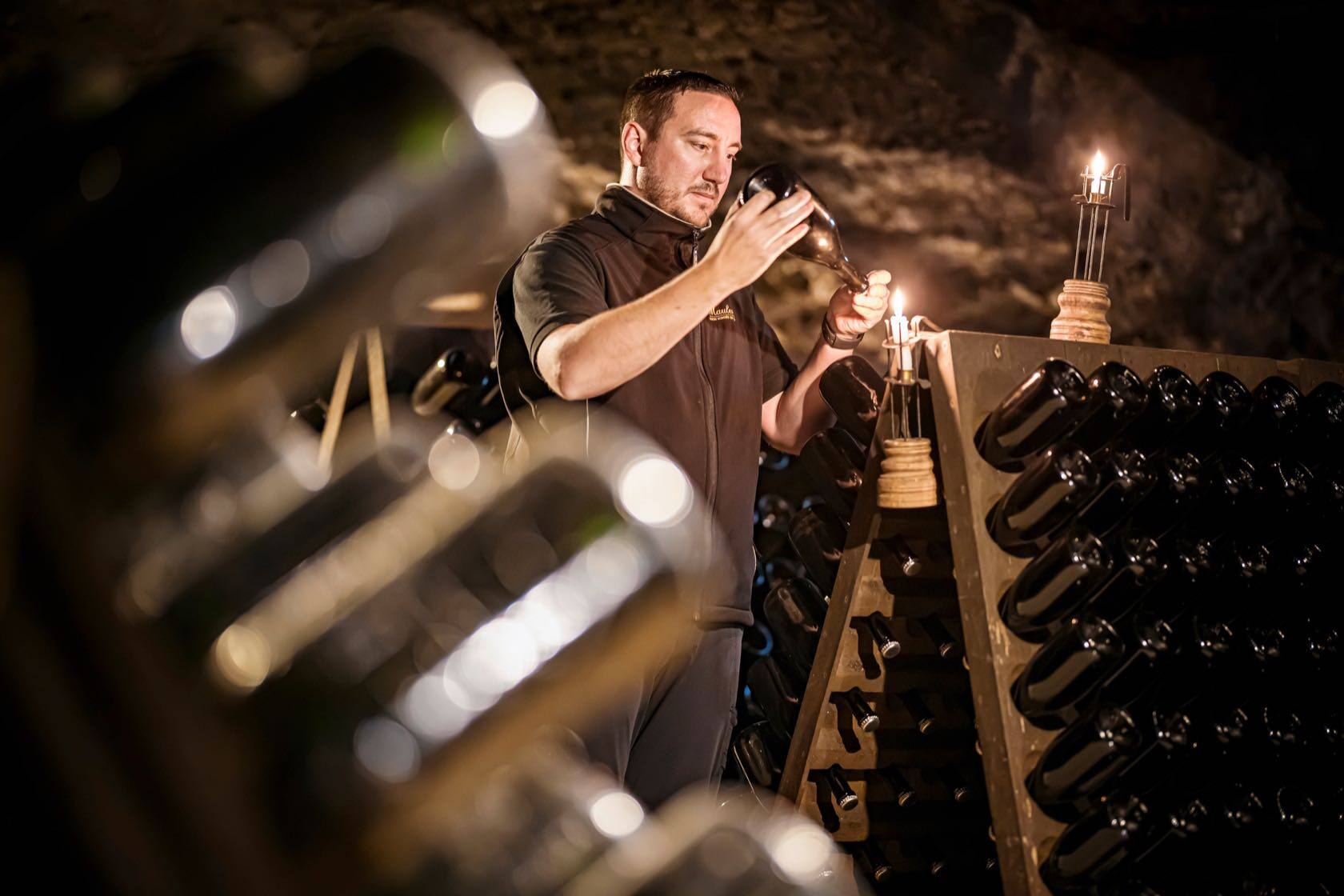 A Neuchâtel, la famille Mauler élabore des mousseux dans le prieuré Saint-Pierre de Môtiers