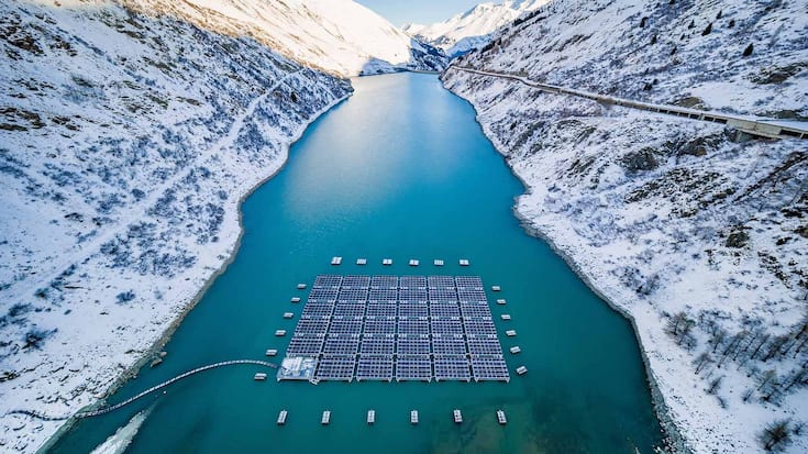 Parc solaire flottant sur le lac des Toules
