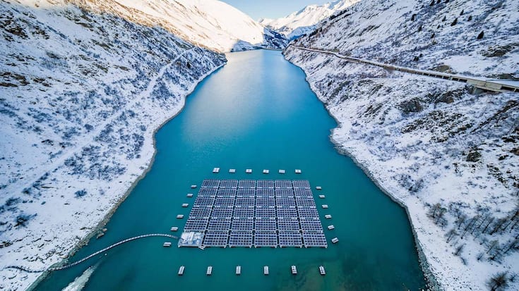 Parc solaire flottant sur le lac des Toules
