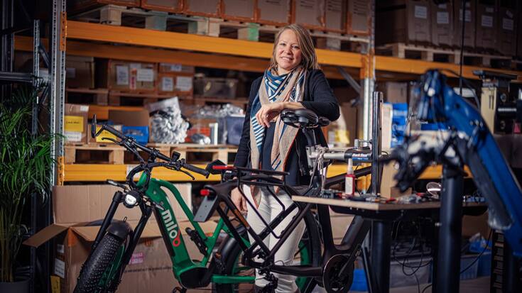 Un exemple de durabilité: Miloo (ici sa cofondatrice Anna Bory) a conçu un vélo fabriqué avec des capsules Nespresso recyclées.