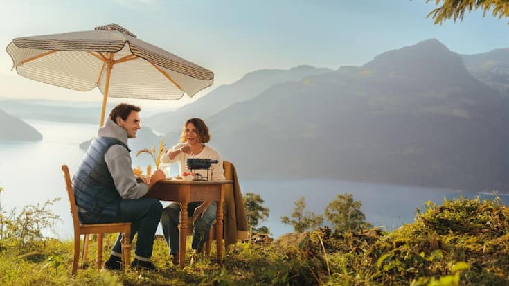 <p>Une publicité réussie pour la Suisse : Roger Federer et Halle Berry dégustent une fondue.</p>